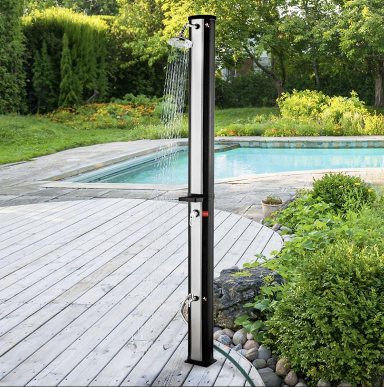 Solardusche vor Pool